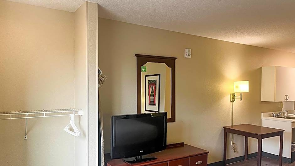 Studio 6 Chantilly VA Washington Dulles Airport