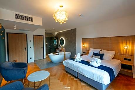 Suite with Spa Bath