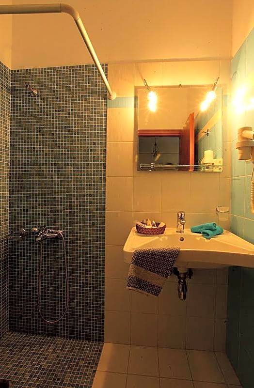 Pantheon Hotel & Suites