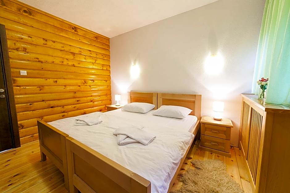 Photo 1 of 4 of Double Room