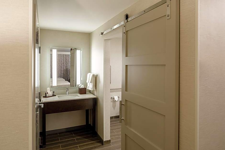 Hotel Madison & Shenandoah Conference Ctr.
