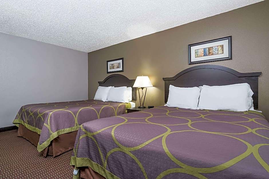 Super 8 by Wyndham Bismarck