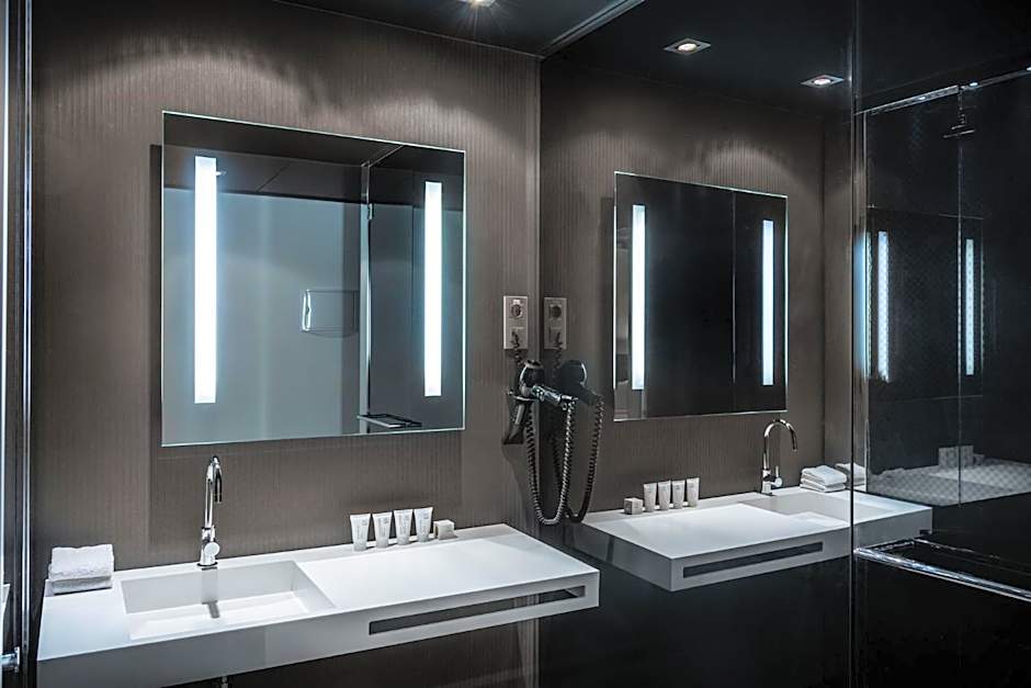 AC Hotel by Marriott Atocha