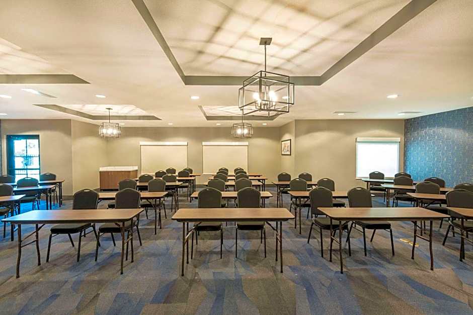 La Quinta Inn & Suites by Wyndham Las Vegas Airport South