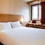 ibis Paris Pont de Suresnes