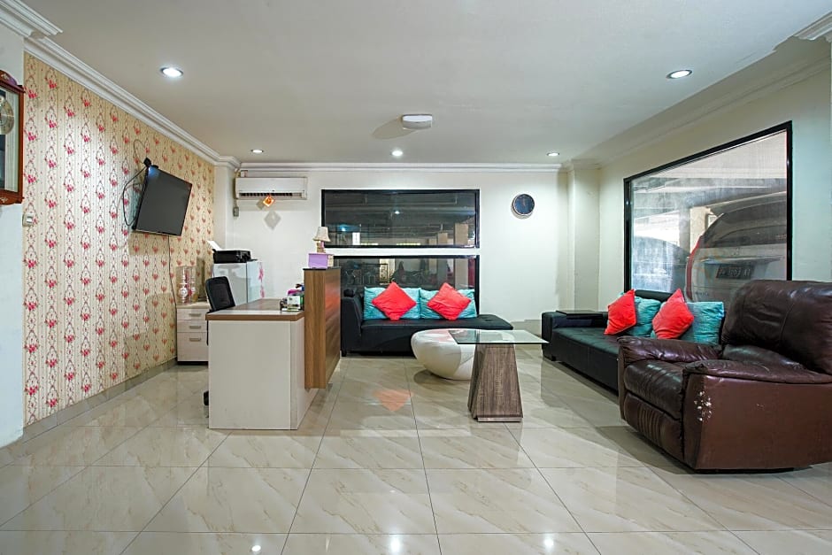 RedDoorz near Palembang Trade Center 3