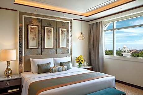 SeleQtions Suite Taj Mahal View King Bed Living Room Bathtub with One Way Airport Transfer 15% Off on F&B Spa and Laundry