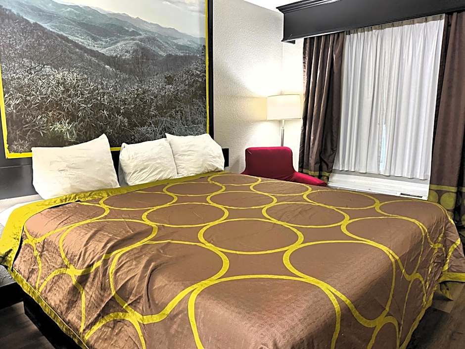 Super 8 by Wyndham Tupelo Airport