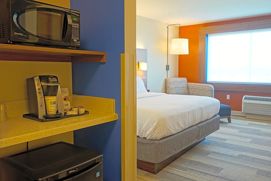 Holiday Inn Express & Suites Omaha - Millard Area, an IHG Hotel
