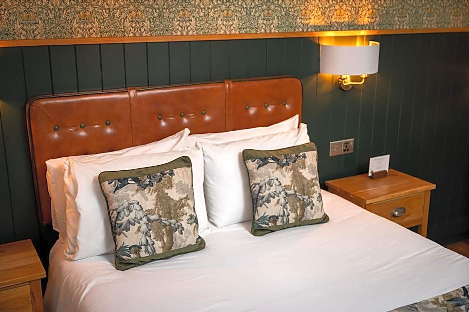 Riverside Hotel by Chef & Brewer Collection