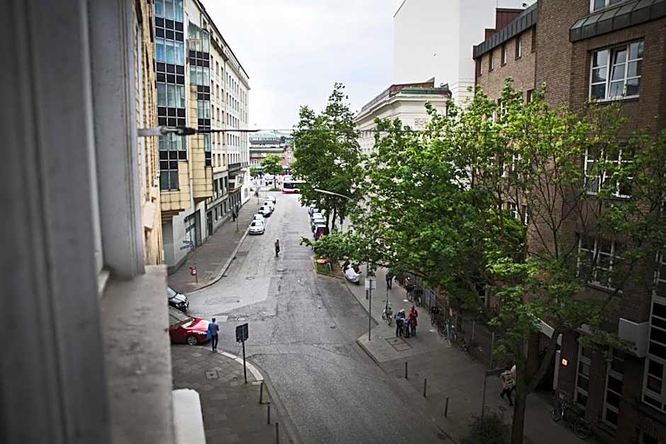 City Hotel - HEEFA OHG