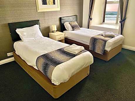 Standard Twin Room with Sea View