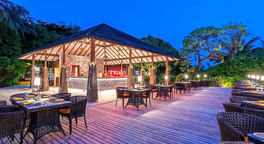 Adaaran Select Meedhupparu – 24 hours Dine Around Premium All inclusive