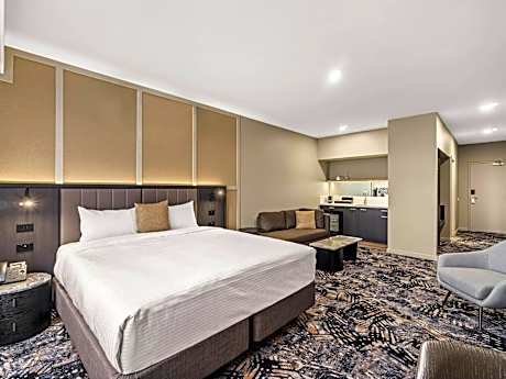 Luxury Suite with One King Bed