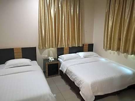 Family Room (3 Adults)
