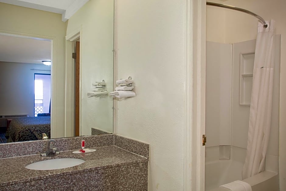 Days Inn by Wyndham Wichita West Near Airport