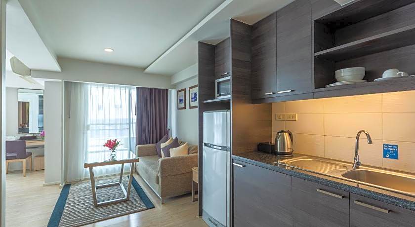 Classic Kameo Hotel & Services Apartment