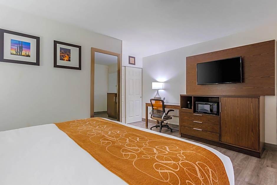 Comfort Suites Tucson near Sabino Canyon
