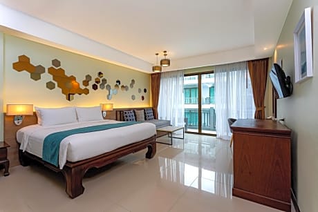 Deluxe Room with Pool View - Hive Wing
