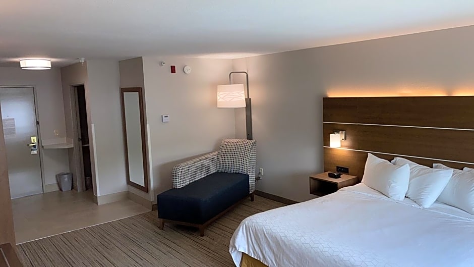 Holiday Inn Express Hotel & Suites Weston, an IHG Hotel