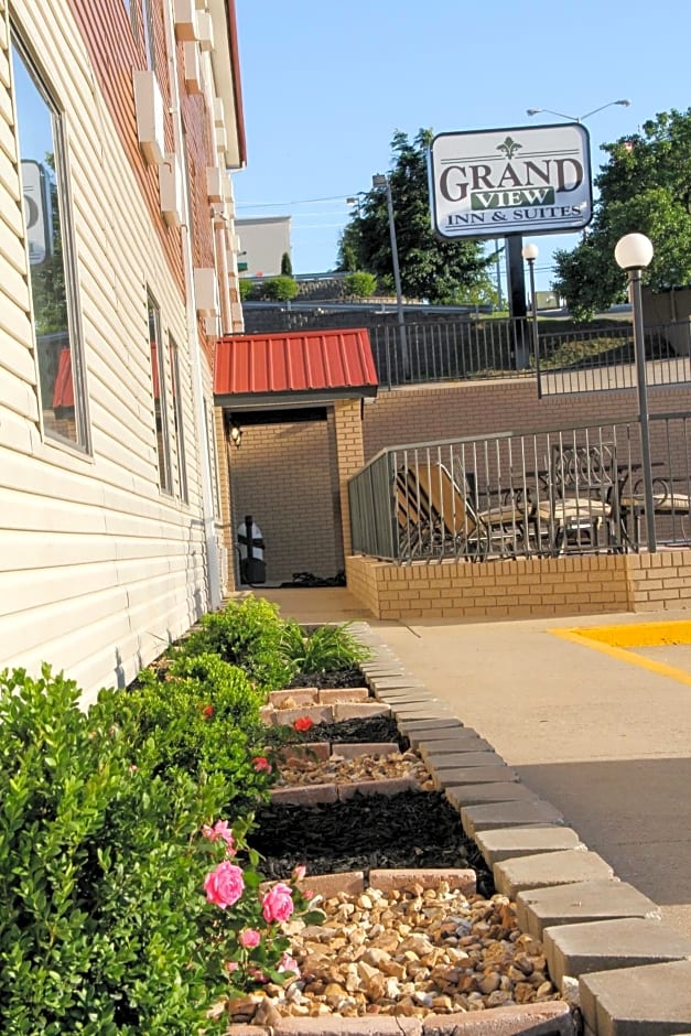 Grand View Inn & Suites