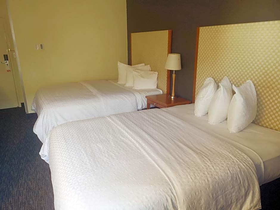 Travelodge by Wyndham Edmonton West