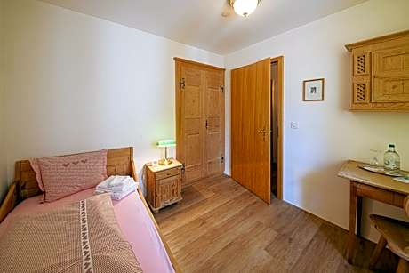 Standard Single Room with Shared Bathroom
