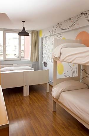 Quadruple Room with Private Bathroom