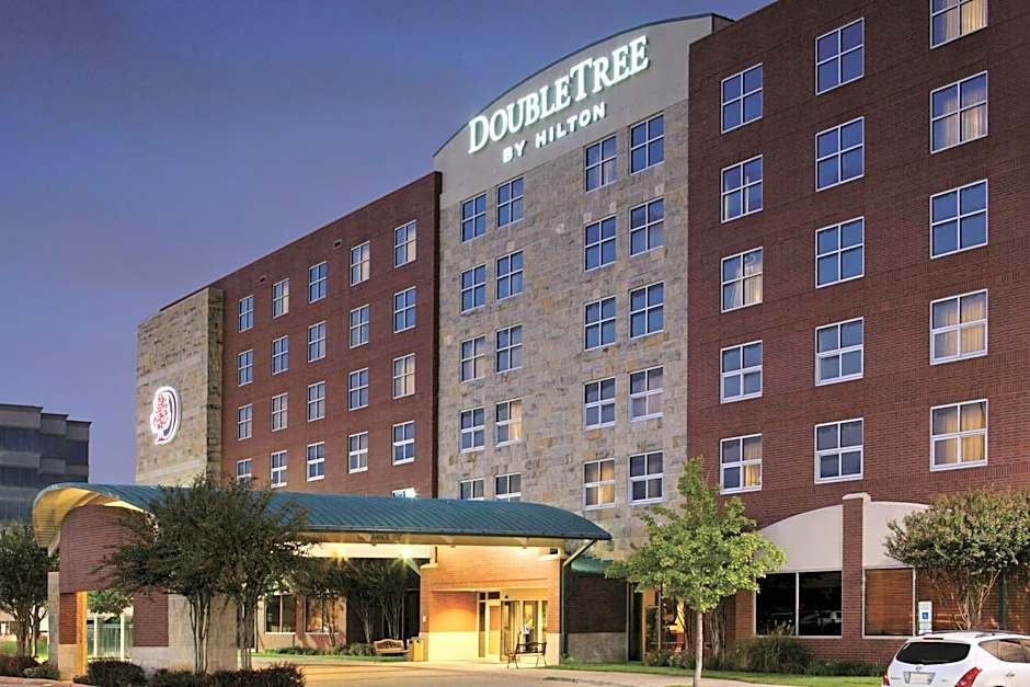 Photo 1 of 32 of DoubleTree By Hilton Hotel Dallas-Farmers Branch