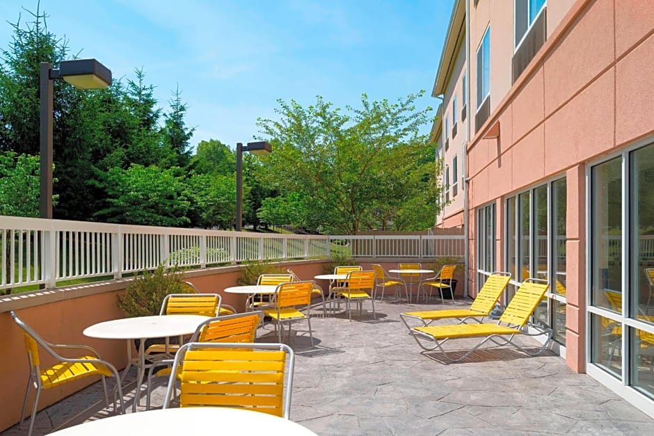 Fairfield Inn & Suites by Marriott State College