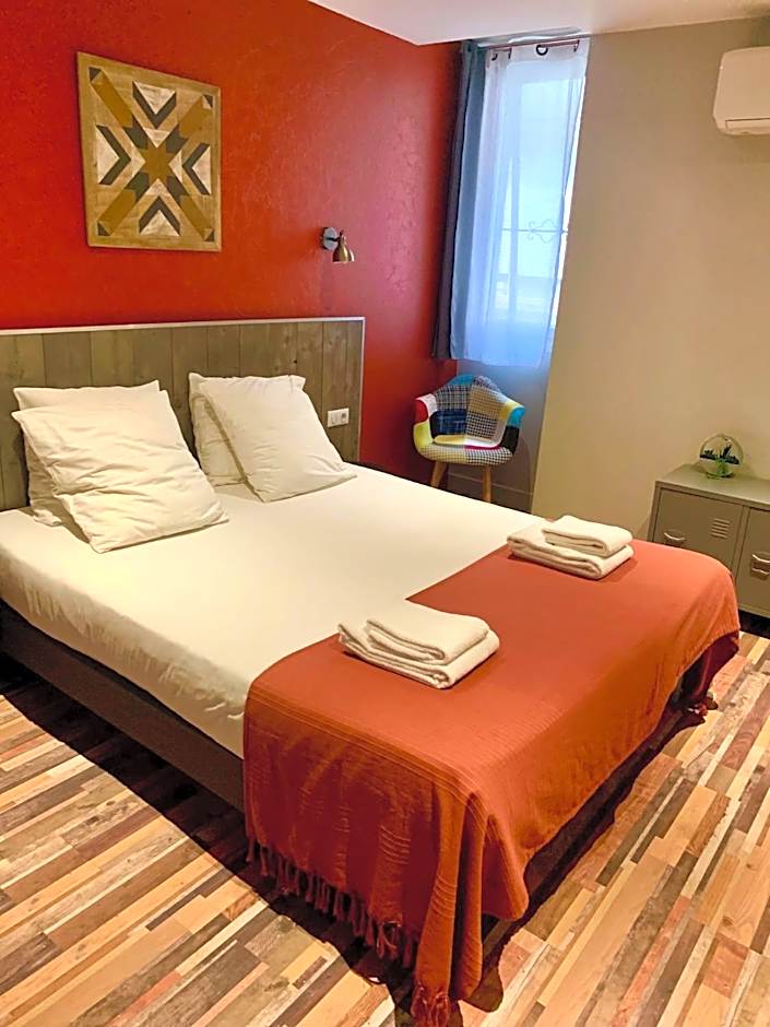 Logis Hotel Yseria - Historical Center