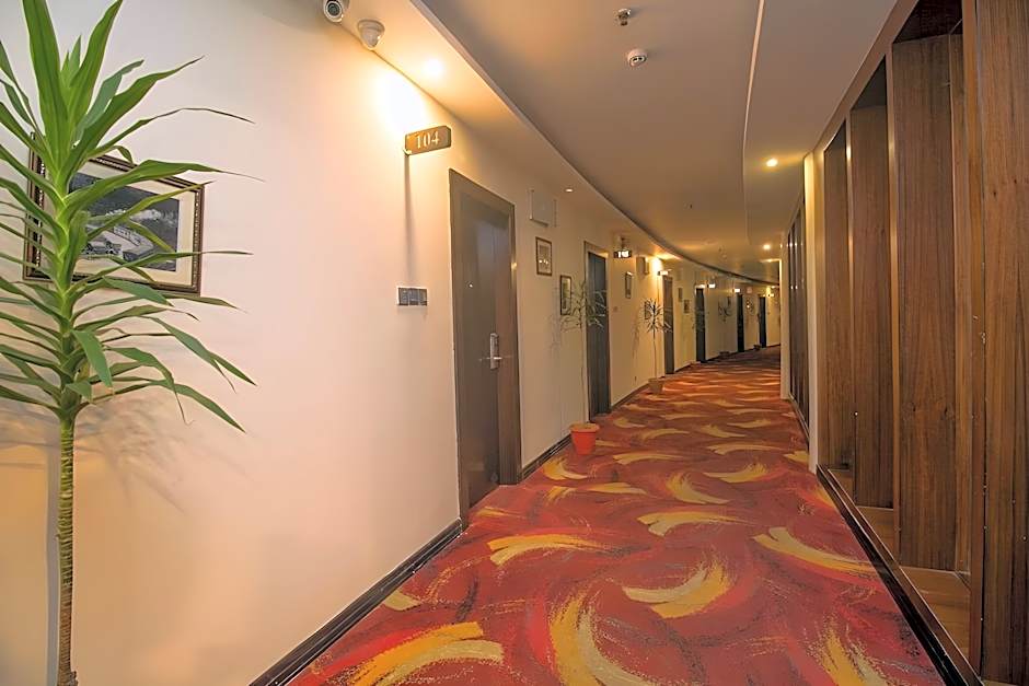 Summit Montana Suites & Spa at Mall