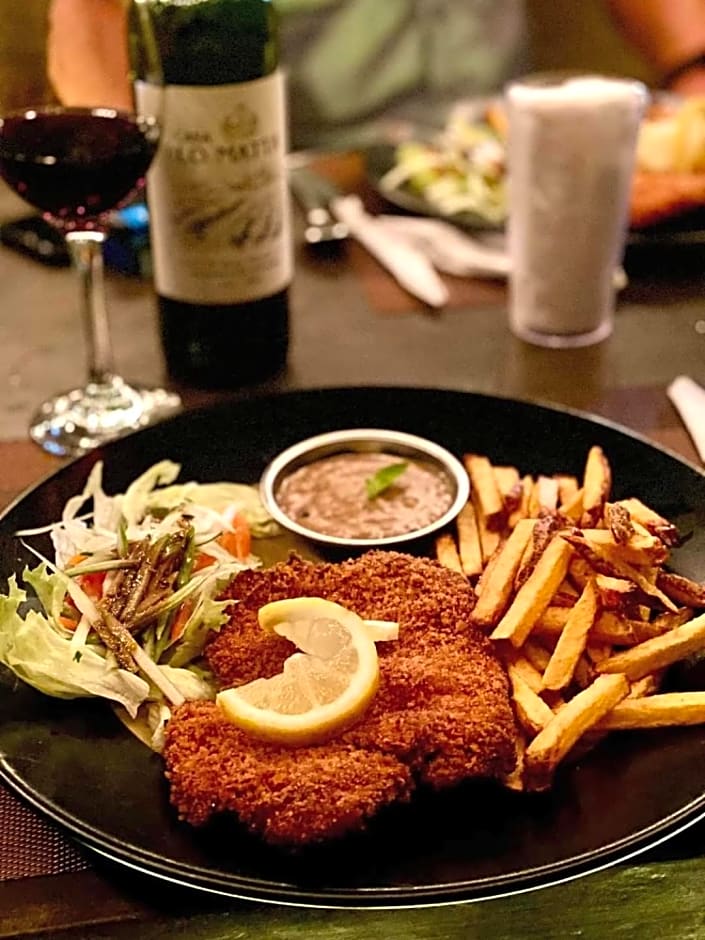 Nakabalo Guesthouse & Restaurant