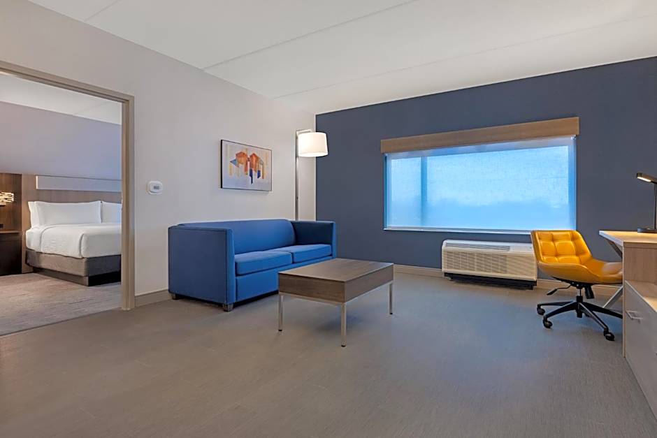 Holiday Inn Express And Suites St.Thomas. By IHG