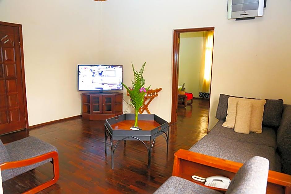 Coconut Grove Regency Hotel