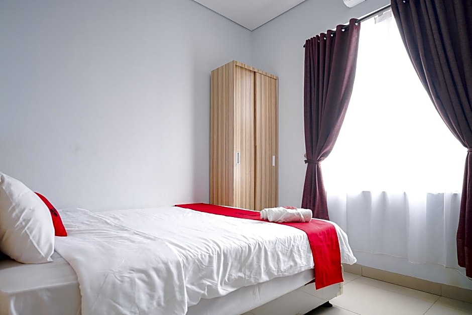 RedDoorz Premium @ Raja Hostel Syariah Lampung