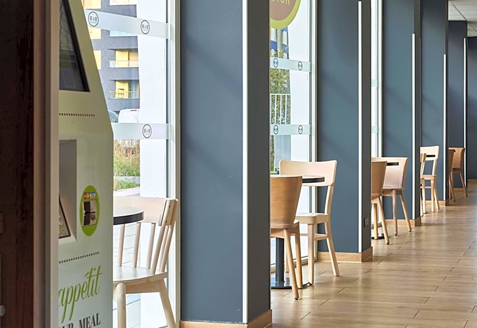 B&B HOTEL Massy Gare TGV