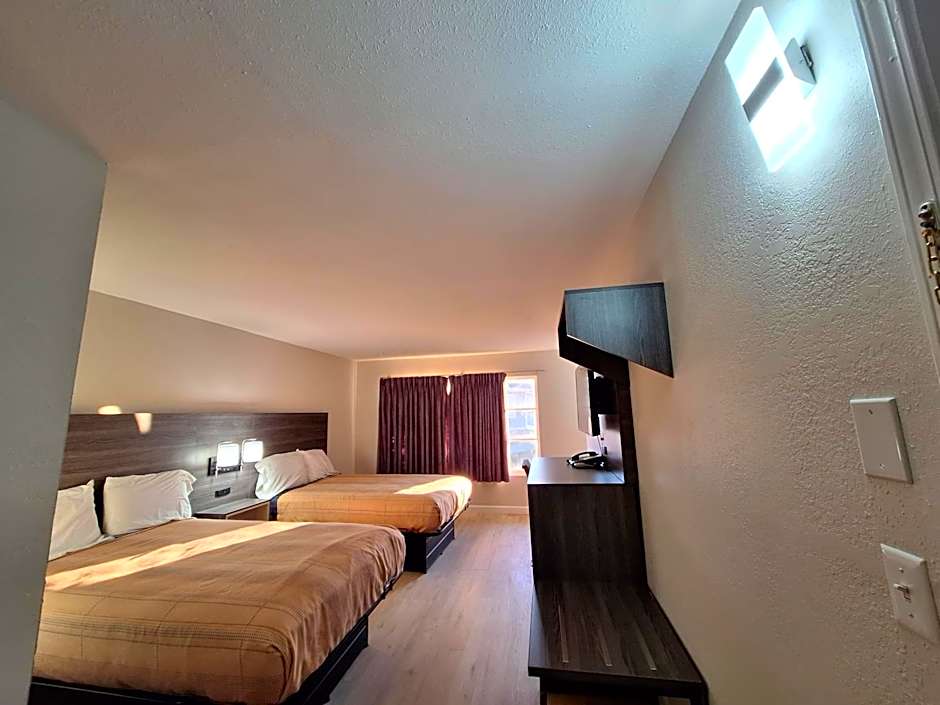 Photo 1 of 3 of 2 Double Beds, Smoking