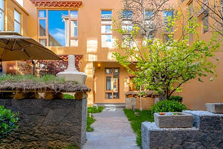 Floral Shangri-La Dukezong Ancient Town langkangda B & B