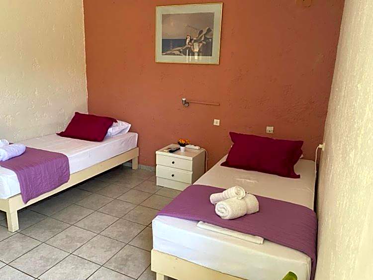 CLEO ROOM WITH PATIO 250m FROM THE BEACH