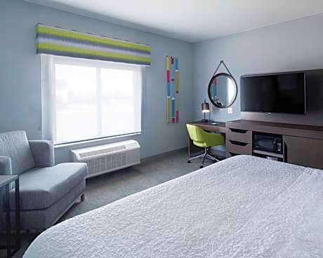 1 King Bed Nonsmoking