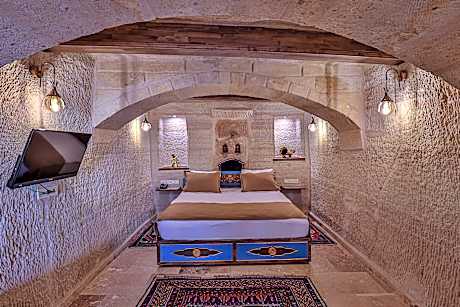 Cave Suite with Jacuzzi