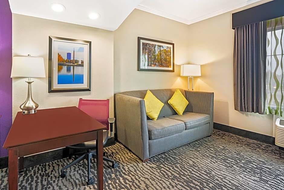 La Quinta Inn & Suites by Wyndham Houston - Magnolia