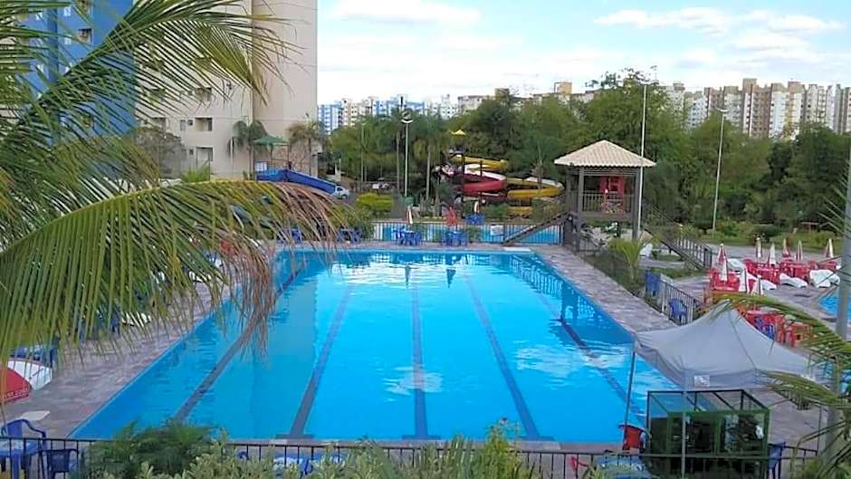 Golden Dolphin 3Pessoas com piscinas termais mais toalhas e roupas de cama lençóis travesseiros fronhas limpeza do check in impostos e taxas já incluso ATENÇÃO A hospedagem podera ocorrer no express ou Grand hotel,conforme a disponibilidade de apto