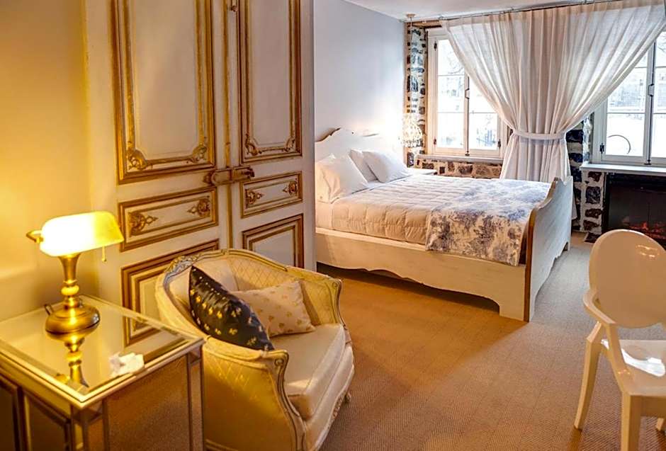 Auberge Place d'Armes - Par Aneyro