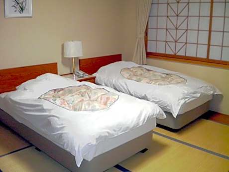 Twin Room with Tatami Floor and Shared Bathroom