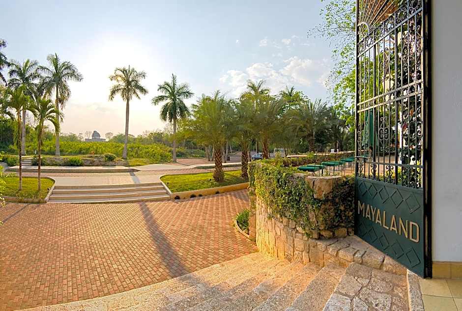 Mayaland Hotel & Bungalows