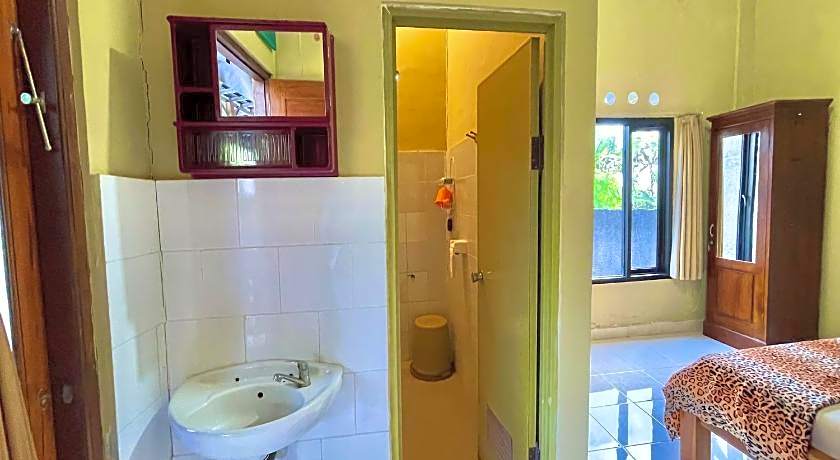 Mongan Homestay Beside The Belulang Hot Spring