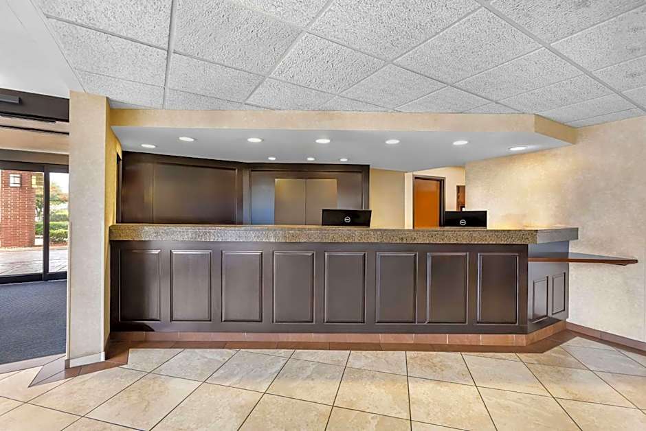 Sonesta Essential Houston Hobby Airport