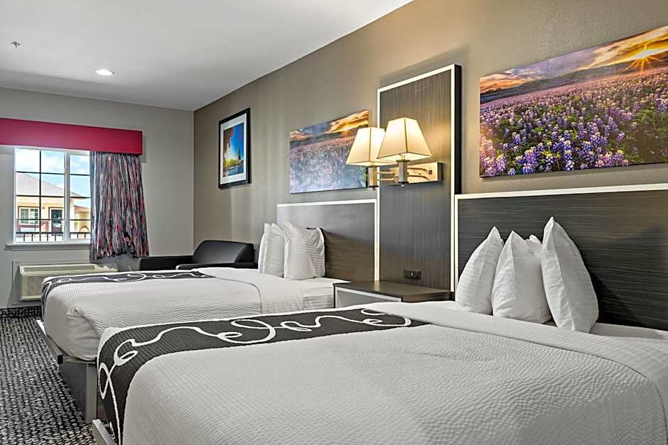 Paris Inn & Suites
